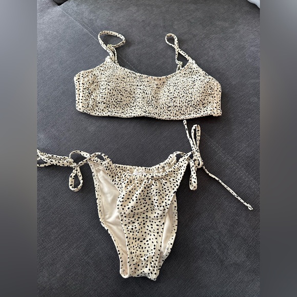 NEVER WORN - Xhilaration Smocked Bralette Bikini - Picture 4 of 5